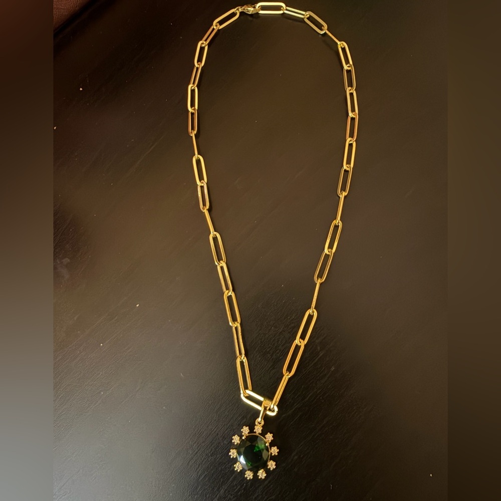 Elegant Gold Necklace with Green Pendant